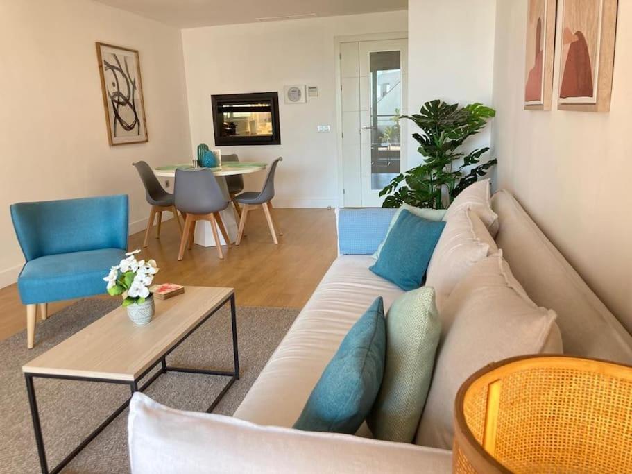Sea Breeze Retreat - Golf Getaway Apartment Bahia de Casares Bagian luar foto
